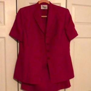 Dark pink, short sleeve suit